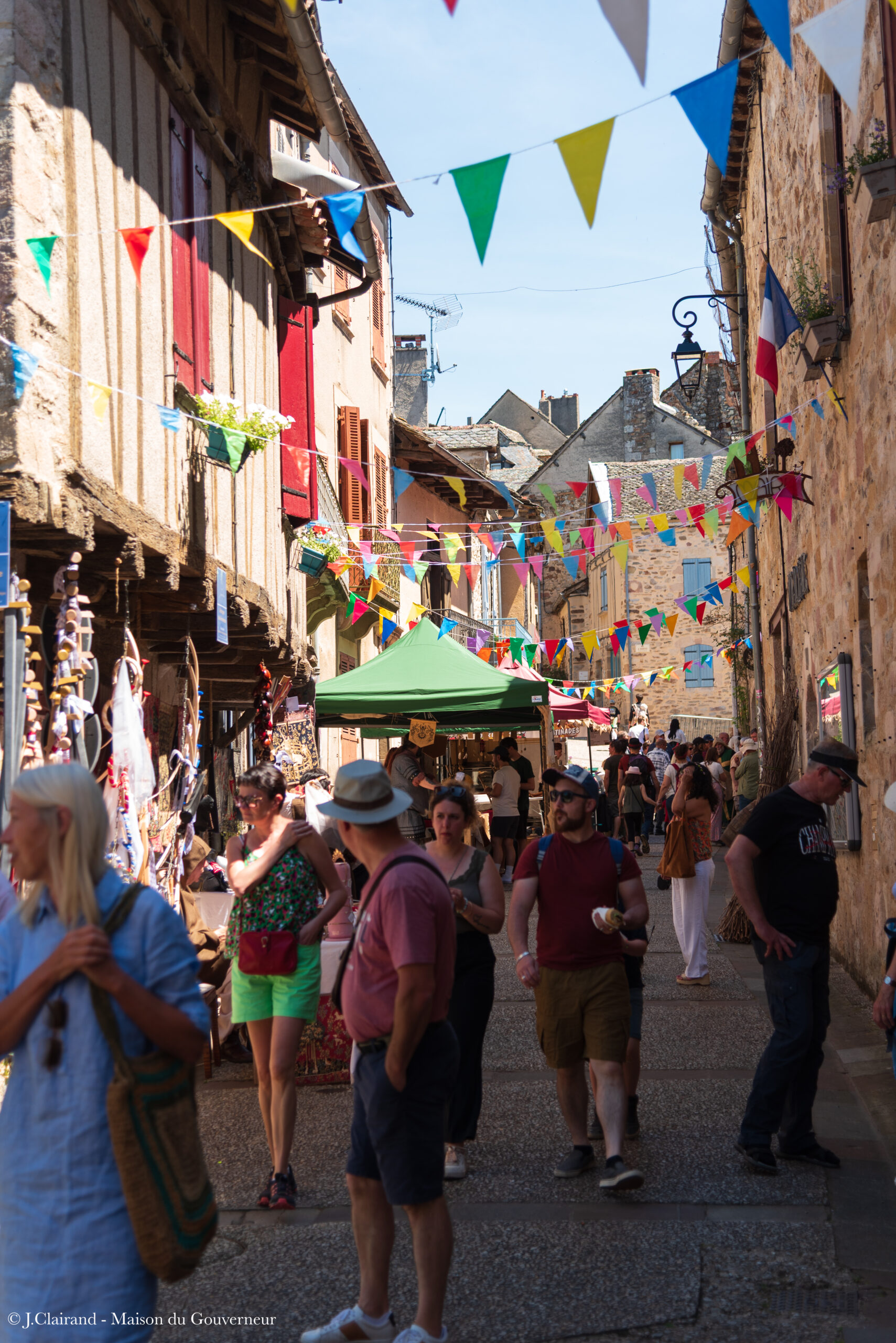 Marché médiéval de Najac 2026 – Compagnie des Parias du Rouergue à la Maison du Gouverneur, campement vivant et artisans médiévaux